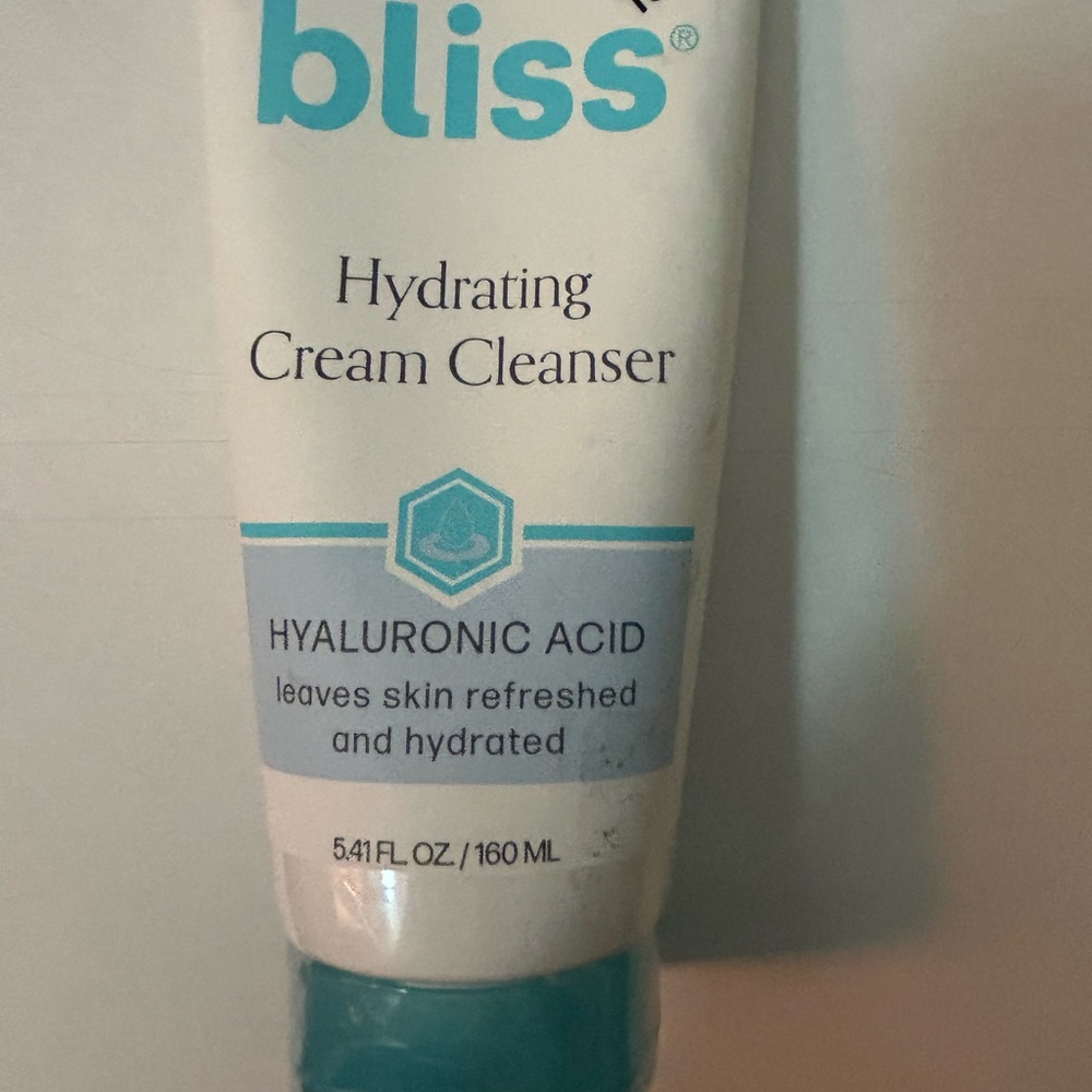 Bliss Hydrating Cream Cleanser - Hyaluronic Acid refreshed & Hydrated - Picture 3 of 5